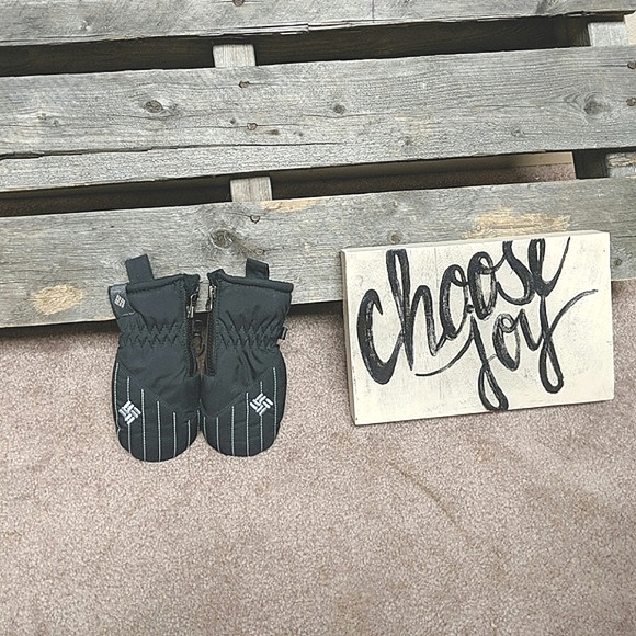 Infant Columbia mittens - Picture 1 of 2